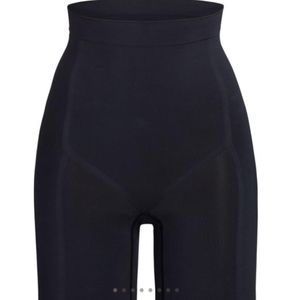 NEW Skims Kardashian HIGH BONDED SHORT